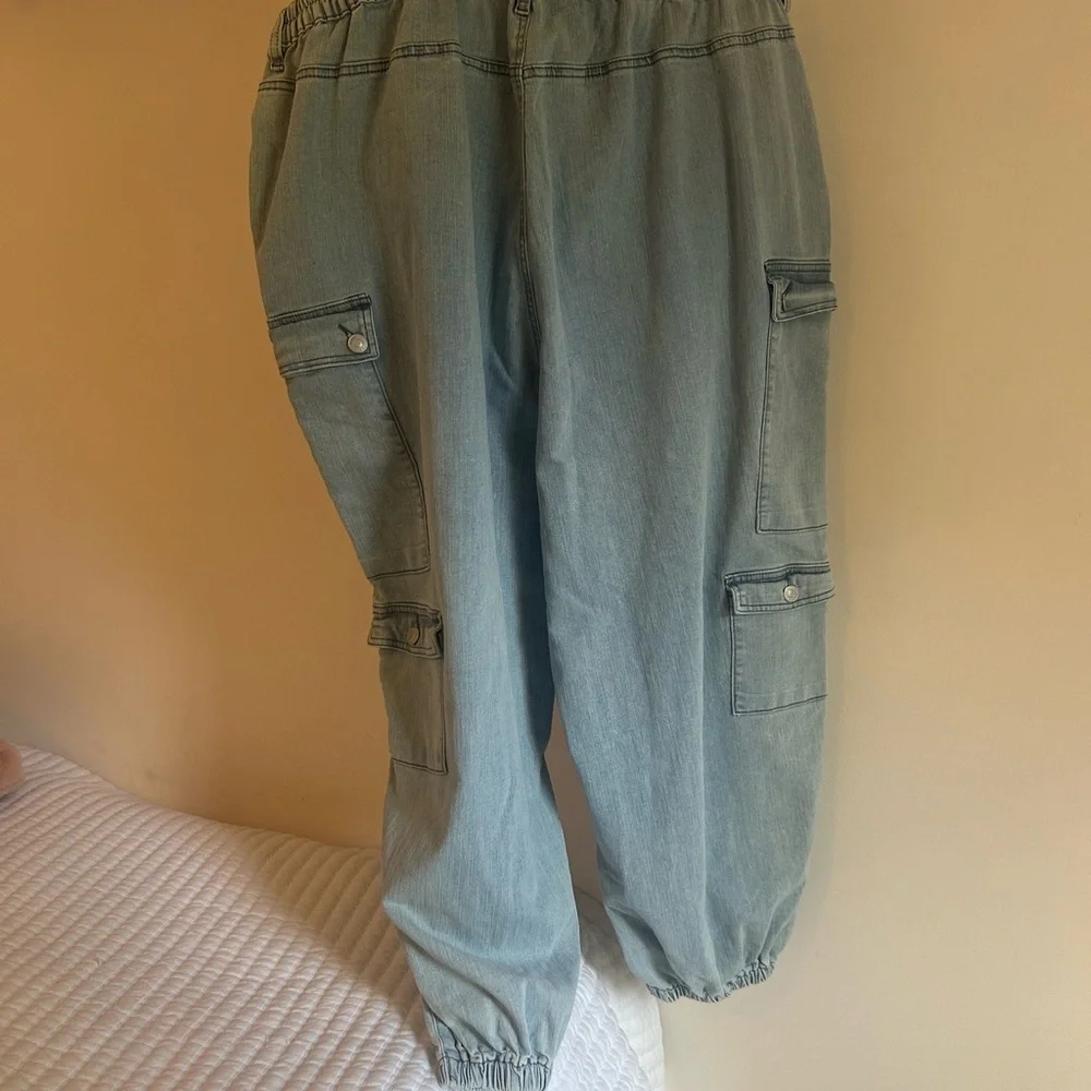 Almost‎ Famous women’s Denim Cargo Pants - Picture 5 of 7